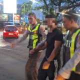 Terlihat Gelisah dan Emosional di Jembatan, Anggota Pospam dan Warga Gagalkan Percobaan Bunuh Diri Pria di Malang