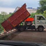 Viral Mobil Sampah di TPU Tanah Kusir Diduga Buang ke Sungai, DLH DKI Buka Suara dan Bongkar Fakta Sebenarnya