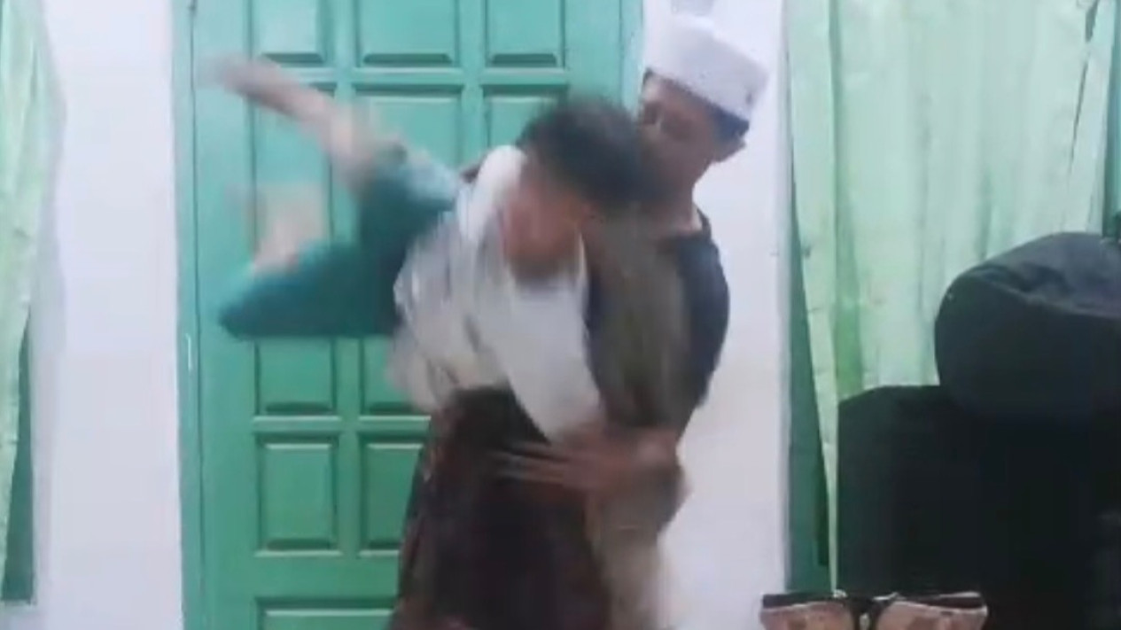 Viral! Guru Ngaji Banting Bocah 9 Tahun di Probolinggo, Kasus Ditangani Polisi
            - galeri foto