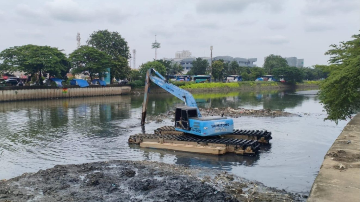 Cegah Banjir Dampak Cuaca Esktrem, Pemprov DKI Siapkan 1.205 Pompa
            - galeri foto