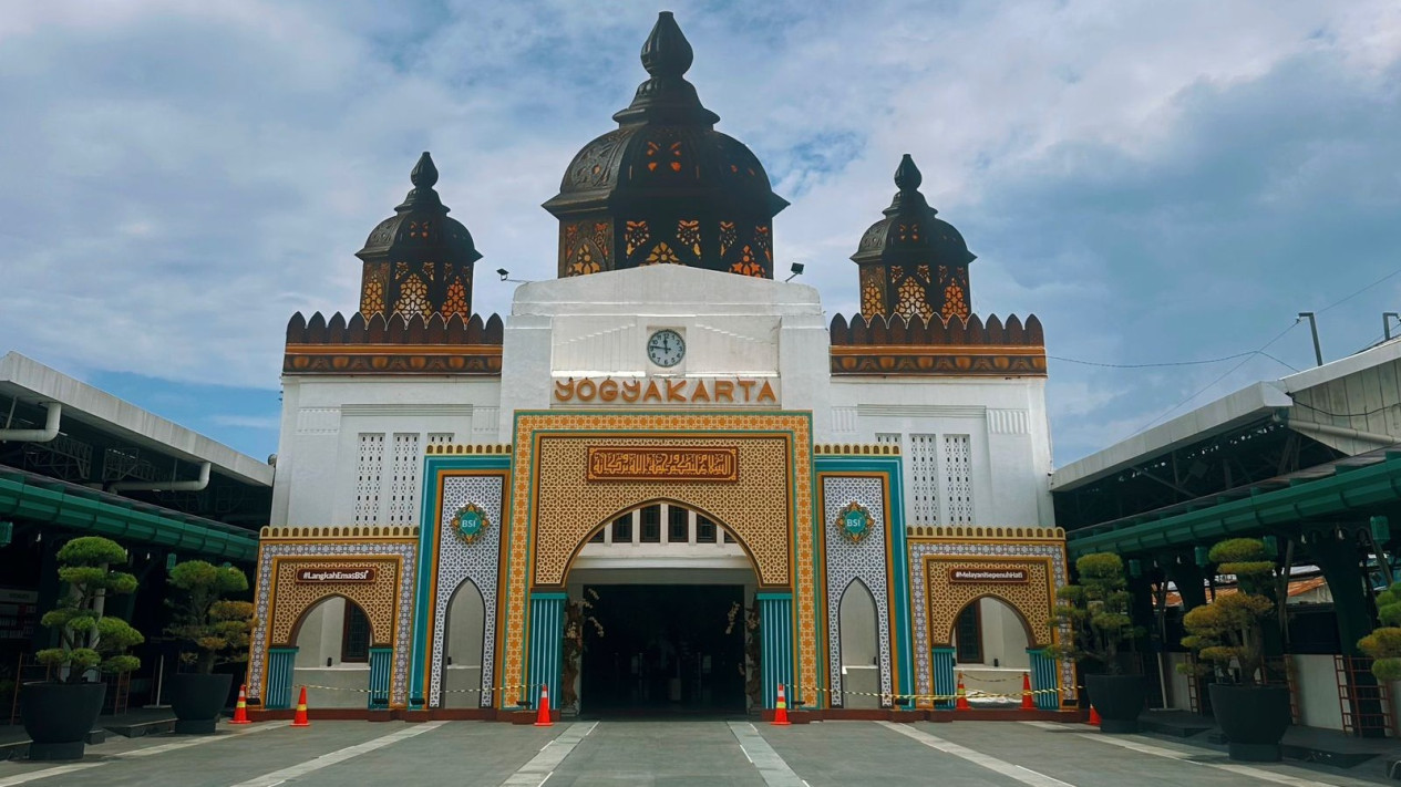 Curhatan Warganet Diminta Donasi Rp100 Ribu di Sekitar Stasiun Tugu Yogyakarta, KAI Daop 6: Oknum Sudah Ditegur
            - galeri foto