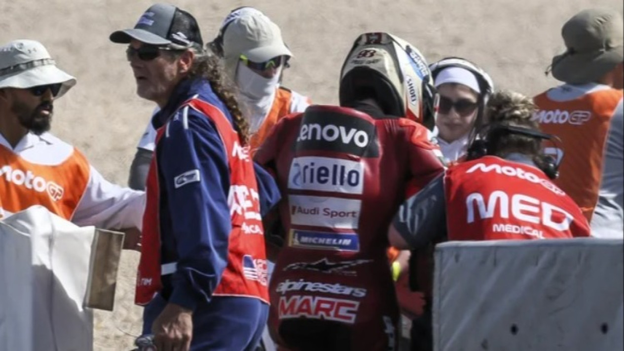 Detik-detik Marc Marquez Alami Kecelakaan 190 Km/Jam di FP1 MotoGP Amerika 2026
            - galeri foto