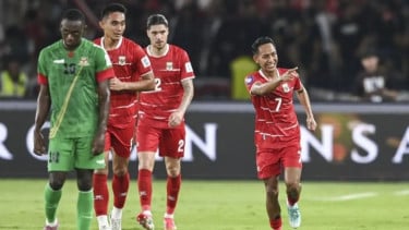 Lega Cetak Brace untuk Timnas Indonesia, Beckham Putra Bergegas Lari ke Tribun Penonton untuk Peluk Ayahnya