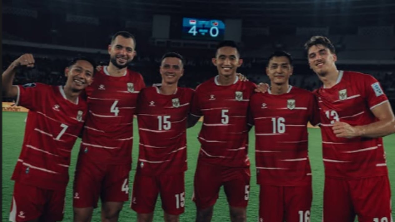 Rizky Ridho Ajak Pemain Persija dan Persib Foto Bersama usai Timnas Indonesia Gasak Saint Kitts and Nevis: Bersatu untuk Tujuan yang Sama
            - galeri foto