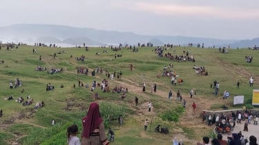 Libur Lebaran, Ribuan Wisatawan Padati Bukit Merese Mandalika