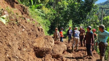 Akses Jalan di Cianjur Ini Lumpuh Akibat 17 Titik Longsor, Alat Berat Terkendala Medan Sulit