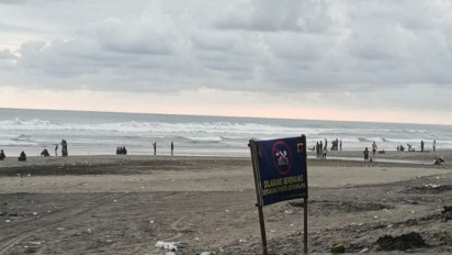 Hari Terakhir Libur Lebaran, Ribuan Wisatawan Masih Padati Pantai Selatan Cianjur