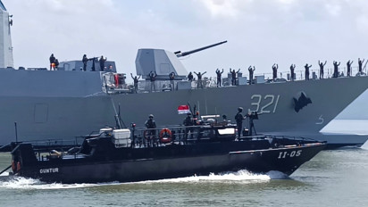 Kapal Perang Terbesar TNI AL KRI Prabu Siliwangi-321 Resmi Sandar di Surabaya