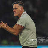 Jelang Timnas Indonesia vs Bulgaria di FIFA Series, Warganet Pergoki John Herdman Lagi Lari Malam Sendiran di Area Stadion GBK