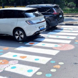 Laporan JAKI Mandek Setahun, Aksi Kreatif Warga Gambar Zebra Cross Sendiri di Tebet