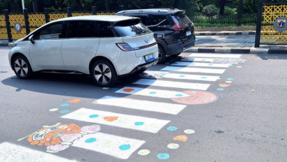 Laporan JAKI Mandek Setahun, Aksi Kreatif Warga Gambar Zebra Cross Sendiri di Tebet