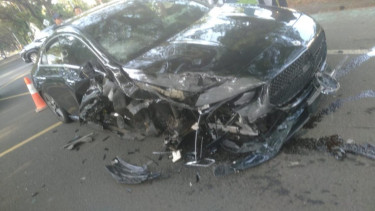 Kecelakaan di Tangsel Gara-Gara Mercy Lawan Arah Tabrak Xpander, Begini Penampakannya