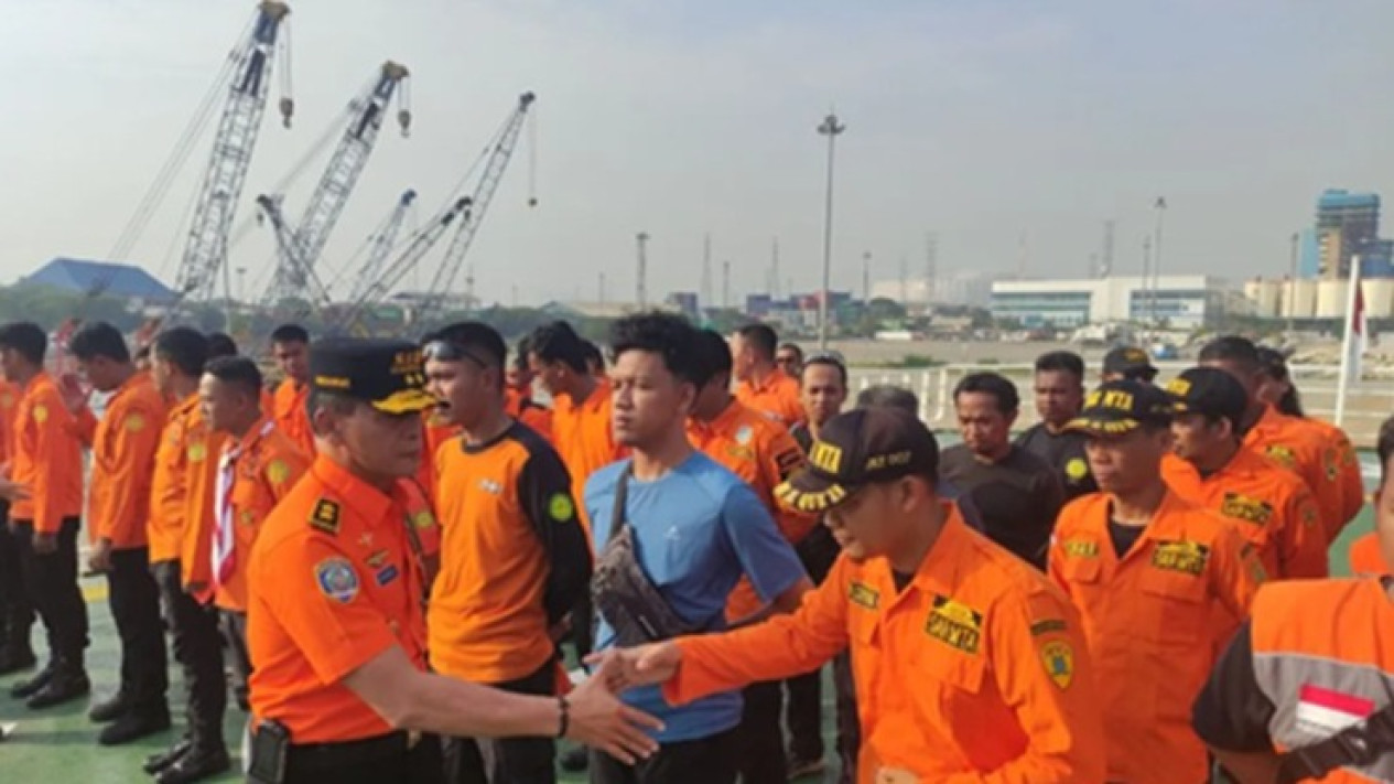 21 Penumpang Kapal Nazila 05 yang Tenggelam di Maluku Utara Ditemukan, Dievakuasi dalam Kondisi Selamat
            - galeri foto