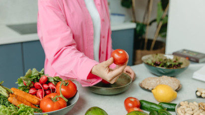 Benarkah Tomat Pantang Dikonsumsi Penderita Gagal Ginjal? Begini Kata Dokter