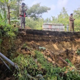 Talud Jembatan di Lumbungmas Pati Ambrol Diterjang Banjir, Akses Warga Terganggu