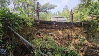 Talud Jembatan di Lumbungmas Pati Ambrol Diterjang Banjir, Akses Warga Terganggu