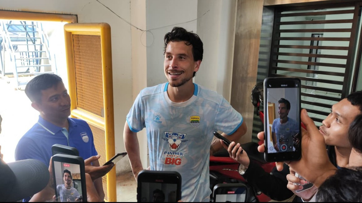 Targetkan Poin Penuh, Thom Haye Ingin Persib Jaga Jarak di Klasemen Super League dengan Taklukkan Semen Padang
            - galeri foto