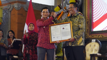 Klungkung Tuan Rumah Penyerahan 146 Sertifikat HAKI, Pelaku Usaha Lokal Terima 36 Sertifikat