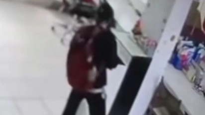 Viral Nenek-Nenek Diduga Curi TV 30 Inci di Jatinegara, Beraksi dengan Tenang