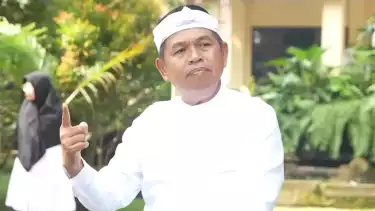 Dedi Mulyadi Ngambek Saat Sidak, Kucurkan Rp20 Juta untuk Perbaikan Atap SMA Negeri di Subang