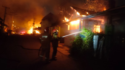Ledakan SPBE Cimuning Bekasi Sebabkan 12 Orang Luka-Luka, Api Hanguskan Truk hingga Rumah Warga