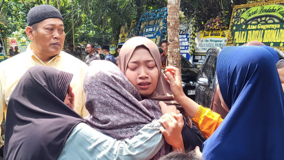 Suasana Haru Warnai Kedatangan Istri Praka Farizal di Kulon Progo, Keluarga Tak Kuasa Menahan Tangis