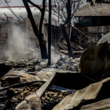 Berita Foto: Pendinginan Berlanjut, Titik Asap Masih Muncul di SPBE Cimuning Bekasi