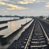 Banjir Rendam Rel di Grobogan, Perjalanan 8 Kereta Api Jalur Utara Terganggu dan Berlaku Sistem Satu Jalur