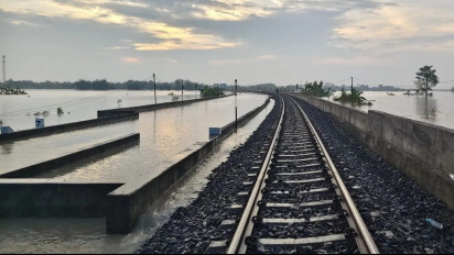 Banjir Rendam Rel di Grobogan, Perjalanan 8 Kereta Api Jalur Utara Terganggu dan Berlaku Sistem Satu Jalur