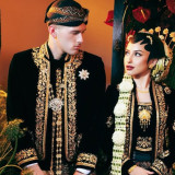 OTW Halal! Justin Hubner Bagikan Foto Prewedding dengan Jennifer Coppen Pakai Adat Solo