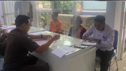 Diduga Gelapkan Uang, Seorang Perempuan Berinisial YM Ditahan Kejari Nganjuk