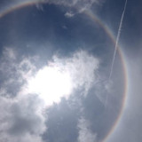 Menarik Perhatian Warga, Fenomena Sun Halo Matahari Muncul di Langit Pamekasan Madura