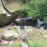 Mobil Pikap Pengangkut Sayur Terjun ke Sungai Sedalam 10 Meter di Jembatan Getasan Kabupaten Semarang