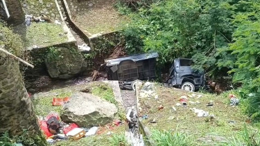 Mobil Pikap Pengangkut Sayur Terjun ke Sungai Sedalam 10 Meter di Jembatan Getasan Kabupaten Semarang
