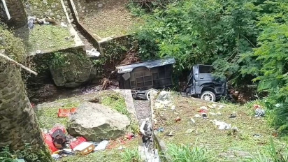 Mobil Pikap Pengangkut Sayur Terjun ke Sungai Sedalam 10 Meter di Jembatan Getasan Kabupaten Semarang