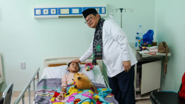 Jenguk Siswa Korban Keracunan MBG di RSKD Duren Sawit, Pramono Minta Layanan Dihentikan dan Evaluasi Total