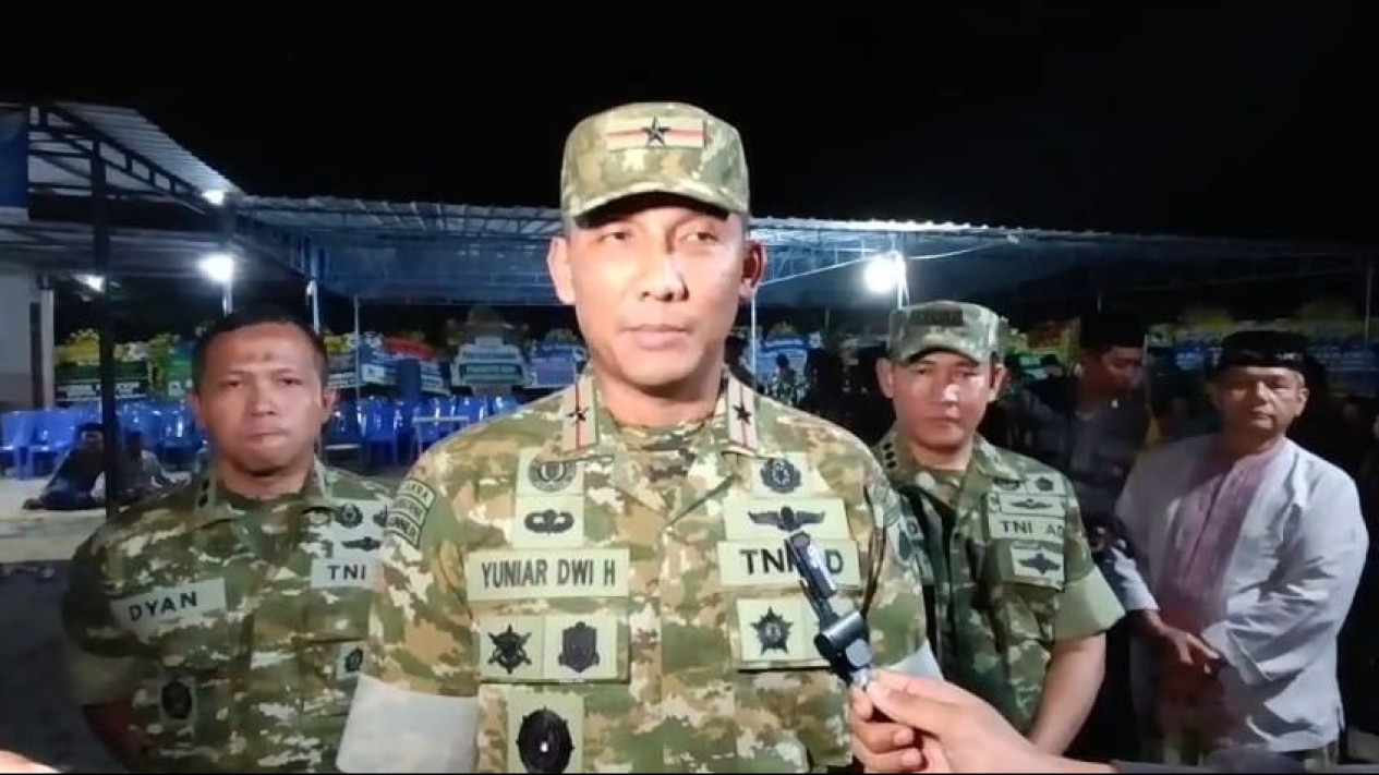 Jenazah Praka Farizal Diperkirakan Tiba Malam Ini, Pemakaman Militer Digelar Minggu Pagi di TMP Giripeni
            - galeri foto