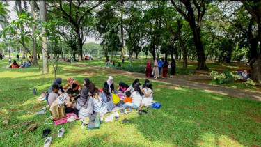 Berita Foto: Libur Panjang Paskah, Ribuan Pengunjung Padati Kawasan Monas
