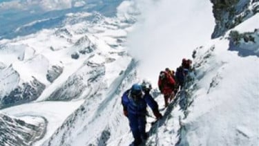 Gunung Everest Diduga Jadi Ladang Skandal Sindikat Penipuan, Pendaki Dibuat Sakit agar Dievakuasi secara Palsu