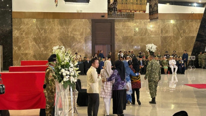 Pilu, Tangis Keluarga Pecah saat Peti Tiga Prajurit TNI yang Gugur di Lebanon Tiba di Tanah Air