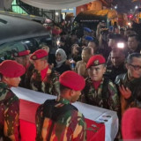 Detik-detik Jenazah Mayor Zulmi Aditya Tiba dan Disemayamkan di Cimahi