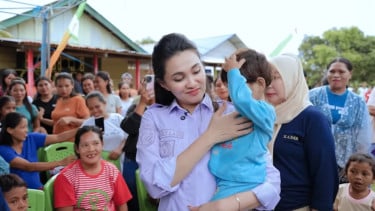 Sherly Tjoanda Tahan Tangis Lihat Balita Stunting Tak Bisa Bicara, Beri Pendampingan Gratis Hingga 6 Bulan