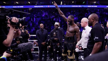 Rekap Hasil Tinju Dunia: Deontay Wilder Akhiri Karier Derek Chisora dengan Pahit, Denzel Bentley Raih Gelar Interim