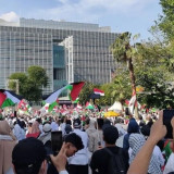 Ribuan Warga Gelar Aksi Depan Kedubes AS, Doakan 3 Prajurit TNI yang Gugur di Lebanon