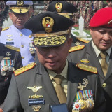 Panglima TNI Berikan Santunan Rp200 Juta hingga Beasiswa Pendidikan kepada Keluarga Mayor Zulmi Aditya Iskandar