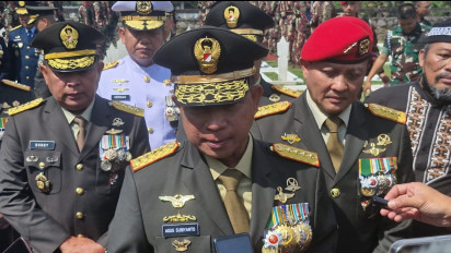 Panglima TNI Berikan Santunan Rp200 Juta hingga Beasiswa Pendidikan kepada Keluarga Mayor Zulmi Aditya Iskandar