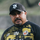 Peringkat Klasemen Selisih Jauh, Pelatih Semen Padang Tak Ragu Beri Target Kalahkan Persib