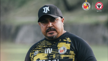 Peringkat Klasemen Selisih Jauh, Pelatih Semen Padang Tak Ragu Beri Target Kalahkan Persib