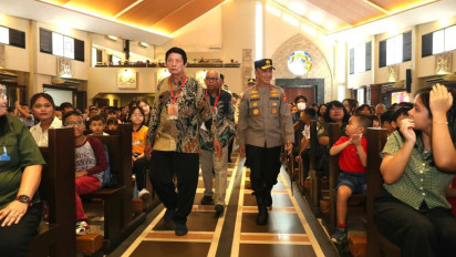 Berdiri Langsung di Altar Gereja, Kapolda Sumsel Sapa Jemaat dan Sampaikan Pesan Menyentuh di Momen Paskah