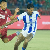 Brace Ramon Tanque Kukuhkan Kemenangan Persib Bandung dari Semen Padang
